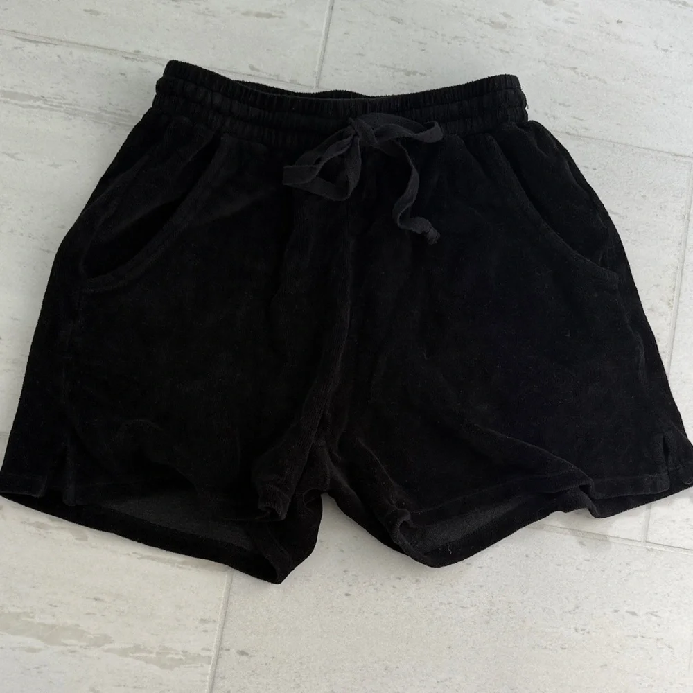 Cozy Women's Velvet Black Shorts Size S